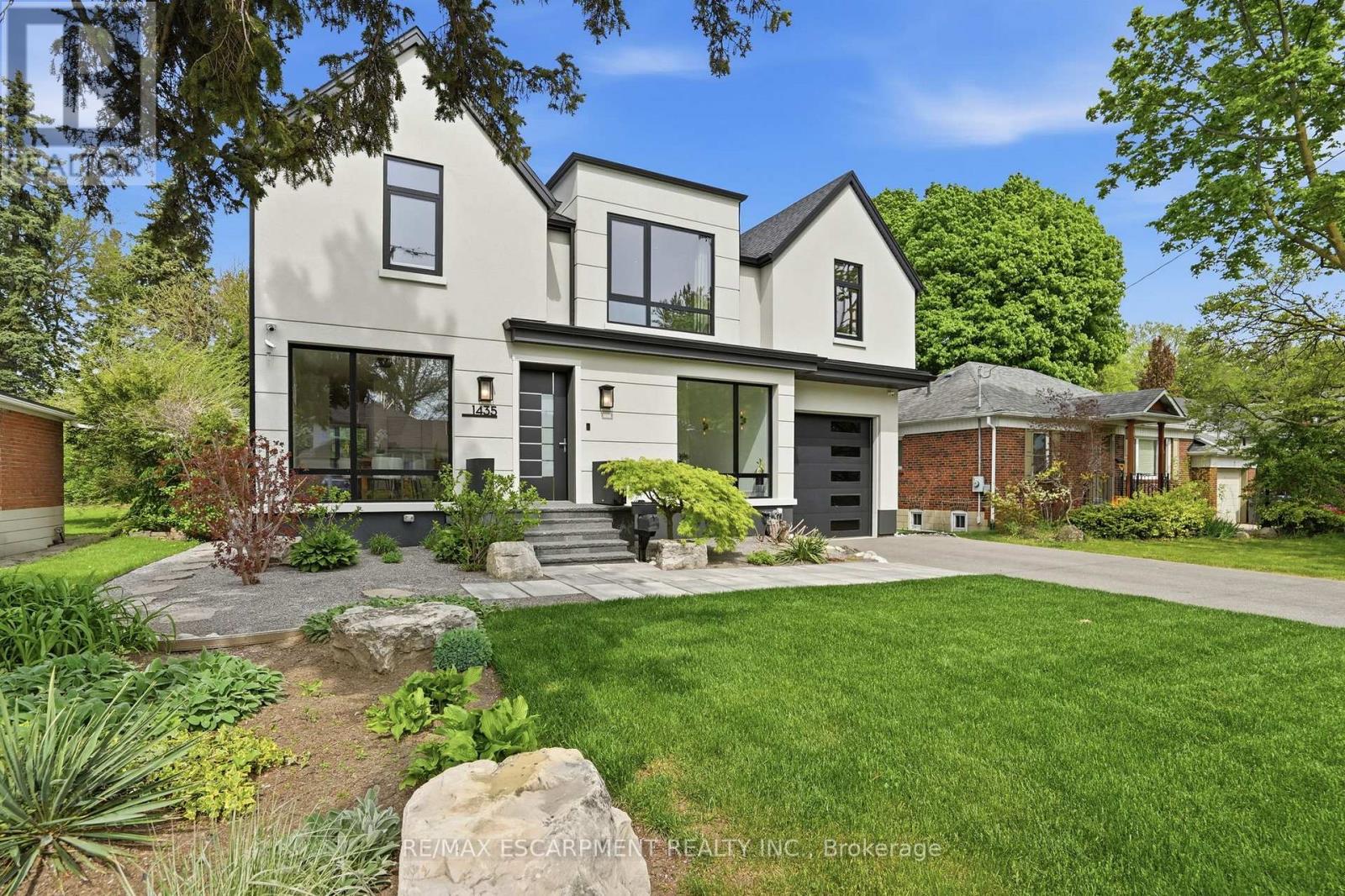 1435 Applewood Road, Mississauga, Ontario  L5E 2L9 - Photo 3 - W13155818