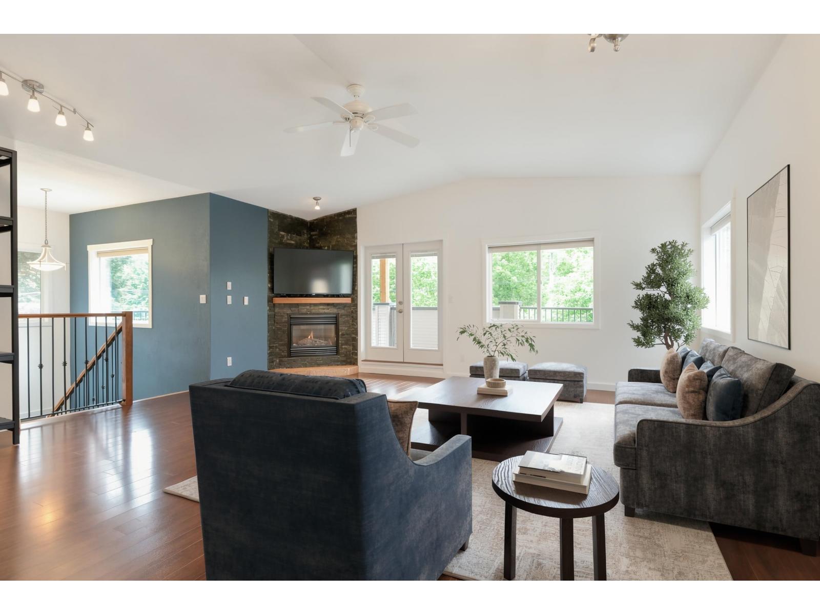 34028 Walnut Avenue, Abbotsford, British Columbia  V2S 2S5 - Photo 2 - R3126216