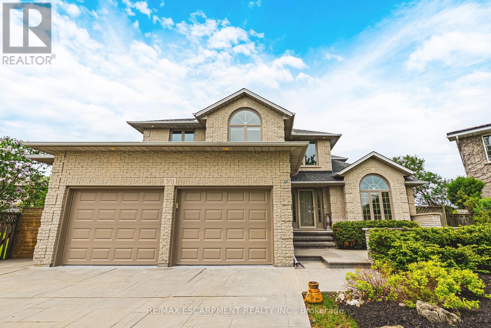 301 PARKWOOD CRESCENT, Hamilton, Ontario
