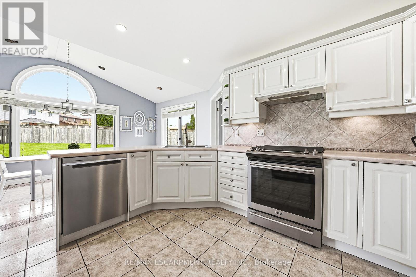301 Parkwood Crescent, Hamilton, Ontario  L8V 5B5 - Photo 11 - X13155708
