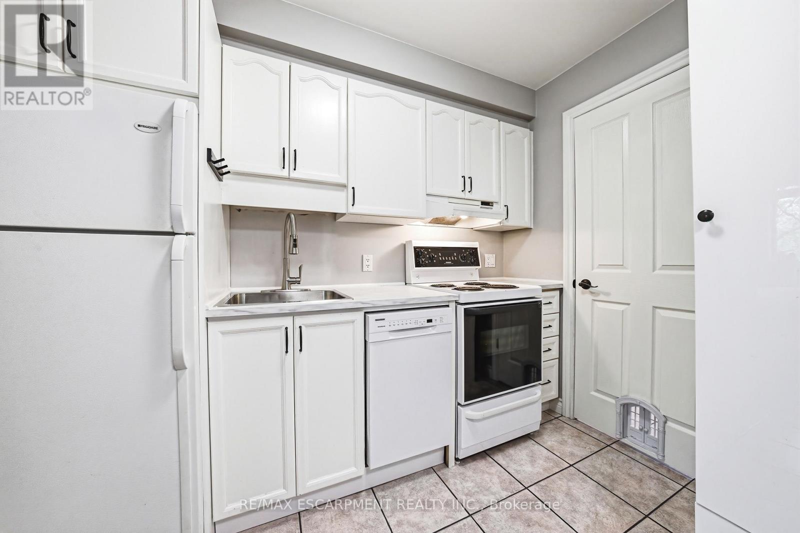 301 Parkwood Crescent, Hamilton, Ontario  L8V 5B5 - Photo 17 - X13155708