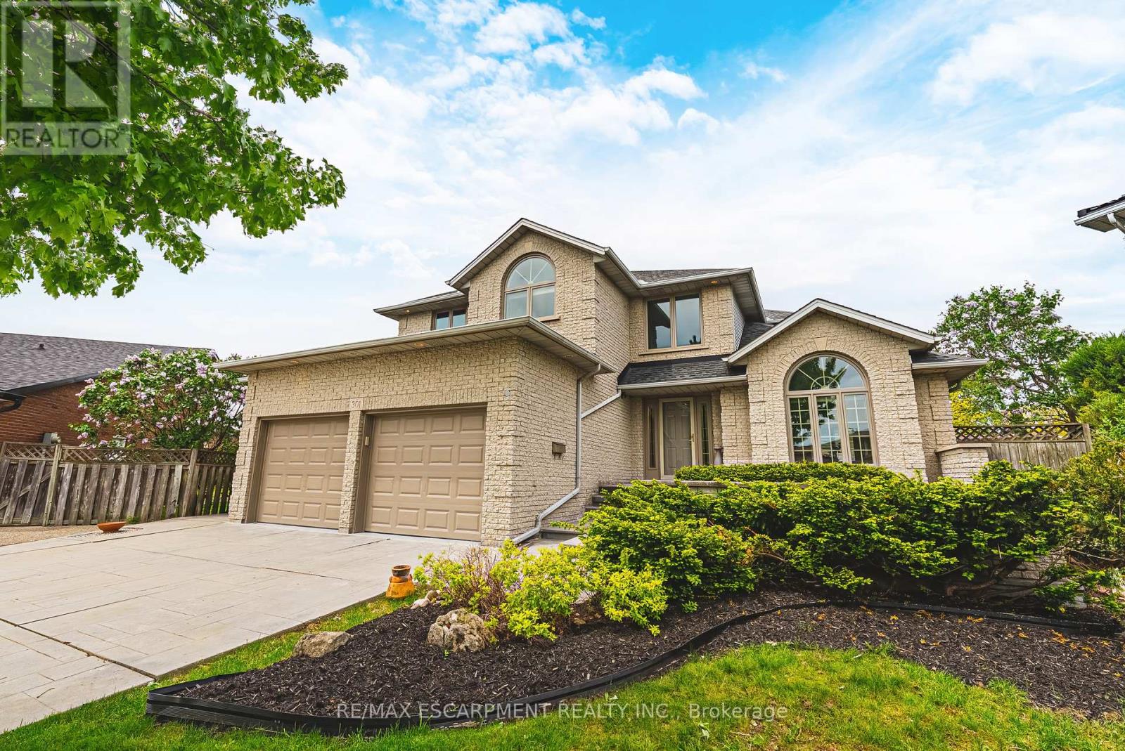 301 Parkwood Crescent, Hamilton, Ontario  L8V 5B5 - Photo 3 - X13155708