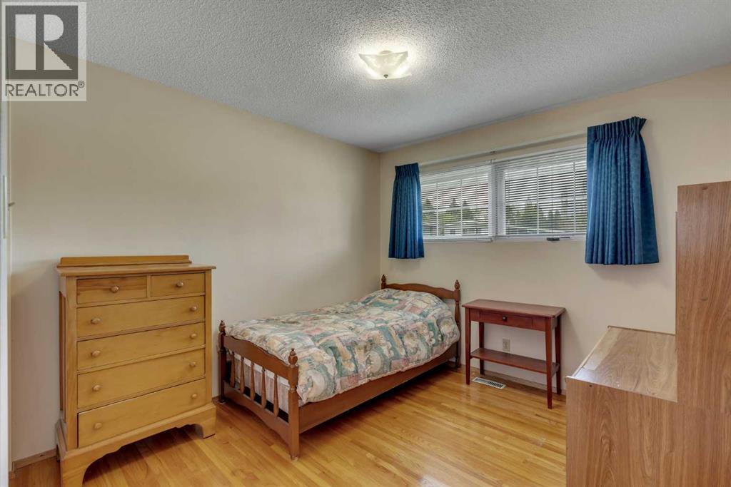 10823 Maplecreek Drive SE, Calgary, Alberta  T2J 1V4 - Photo 15 - A2301461