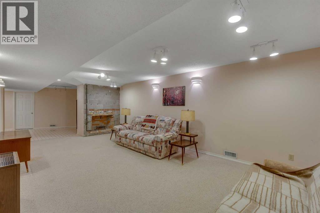 10823 Maplecreek Drive SE, Calgary, Alberta  T2J 1V4 - Photo 22 - A2301461