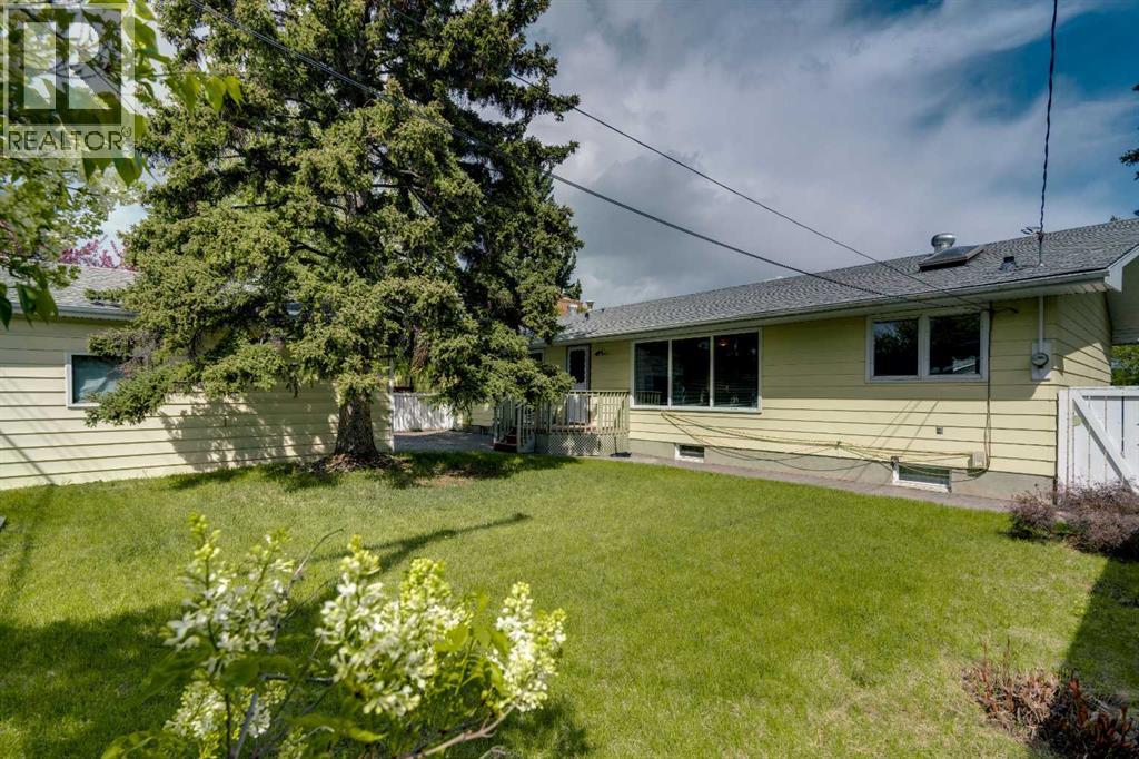 10823 Maplecreek Drive SE, Calgary, Alberta  T2J 1V4 - Photo 33 - A2301461