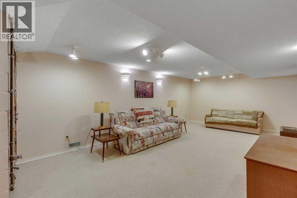 10823 Maplecreek Drive SE, Calgary, Alberta  T2J 1V4 - Photo 20 - A2301461