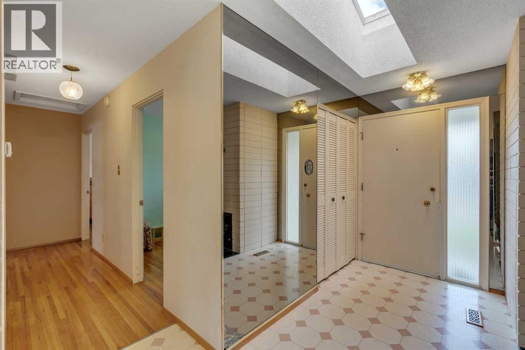 10823 Maplecreek Drive SE, Calgary, Alberta  T2J 1V4 - Photo 2 - A2301461
