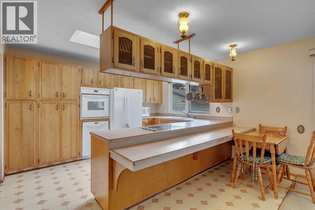 10823 Maplecreek Drive SE, Calgary, Alberta  T2J 1V4 - Photo 9 - A2301461