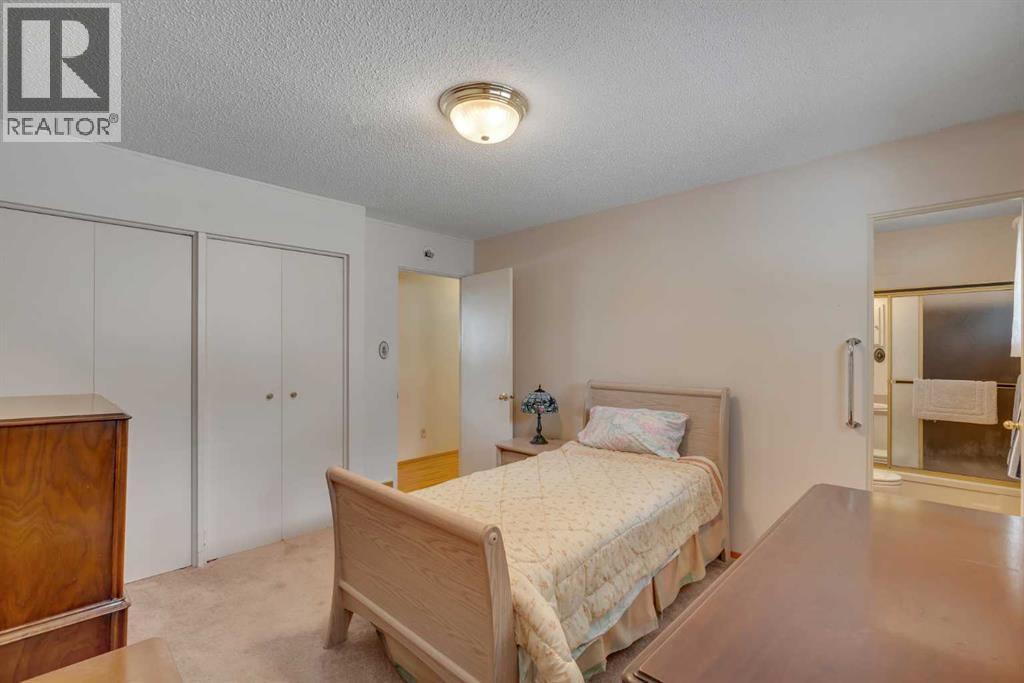 10823 Maplecreek Drive SE, Calgary, Alberta  T2J 1V4 - Photo 12 - A2301461