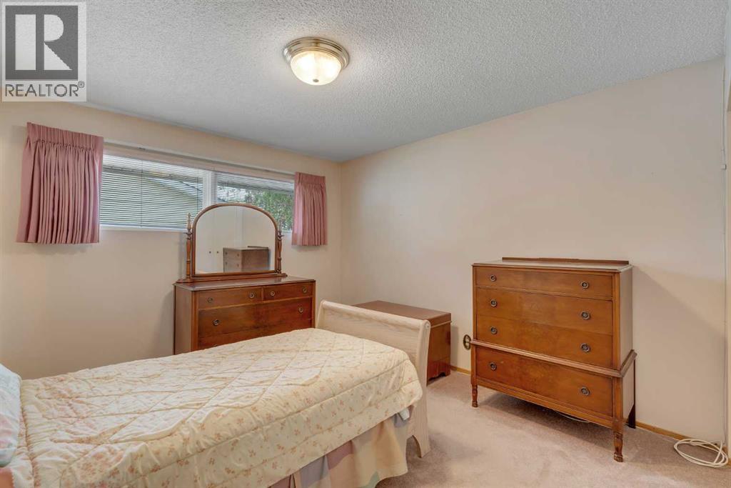 10823 Maplecreek Drive SE, Calgary, Alberta  T2J 1V4 - Photo 13 - A2301461
