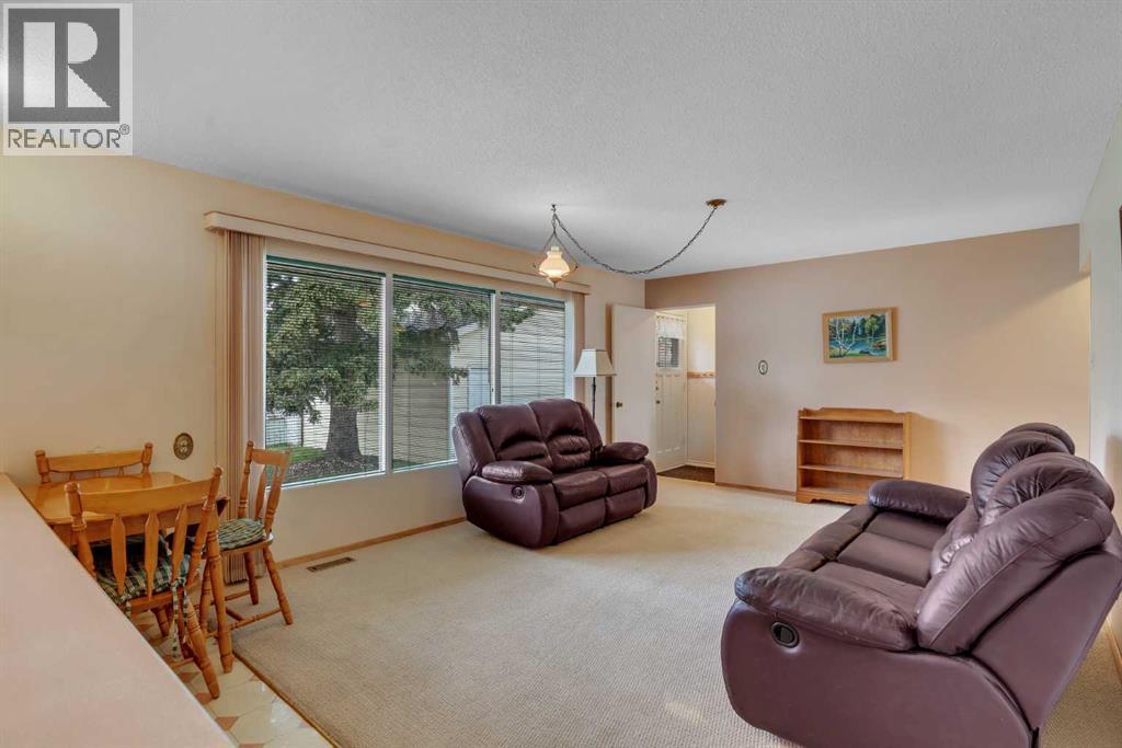 10823 Maplecreek Drive SE, Calgary, Alberta  T2J 1V4 - Photo 11 - A2301461