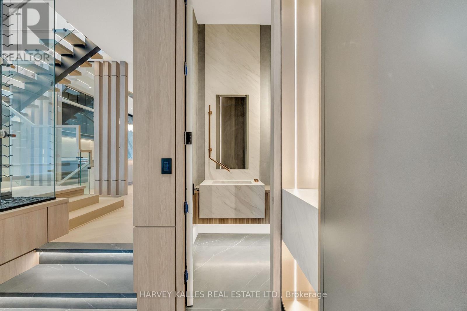 19 Ridley Boulevard, Toronto, Ontario  M5M 3L1 - Photo 6 - C13155958