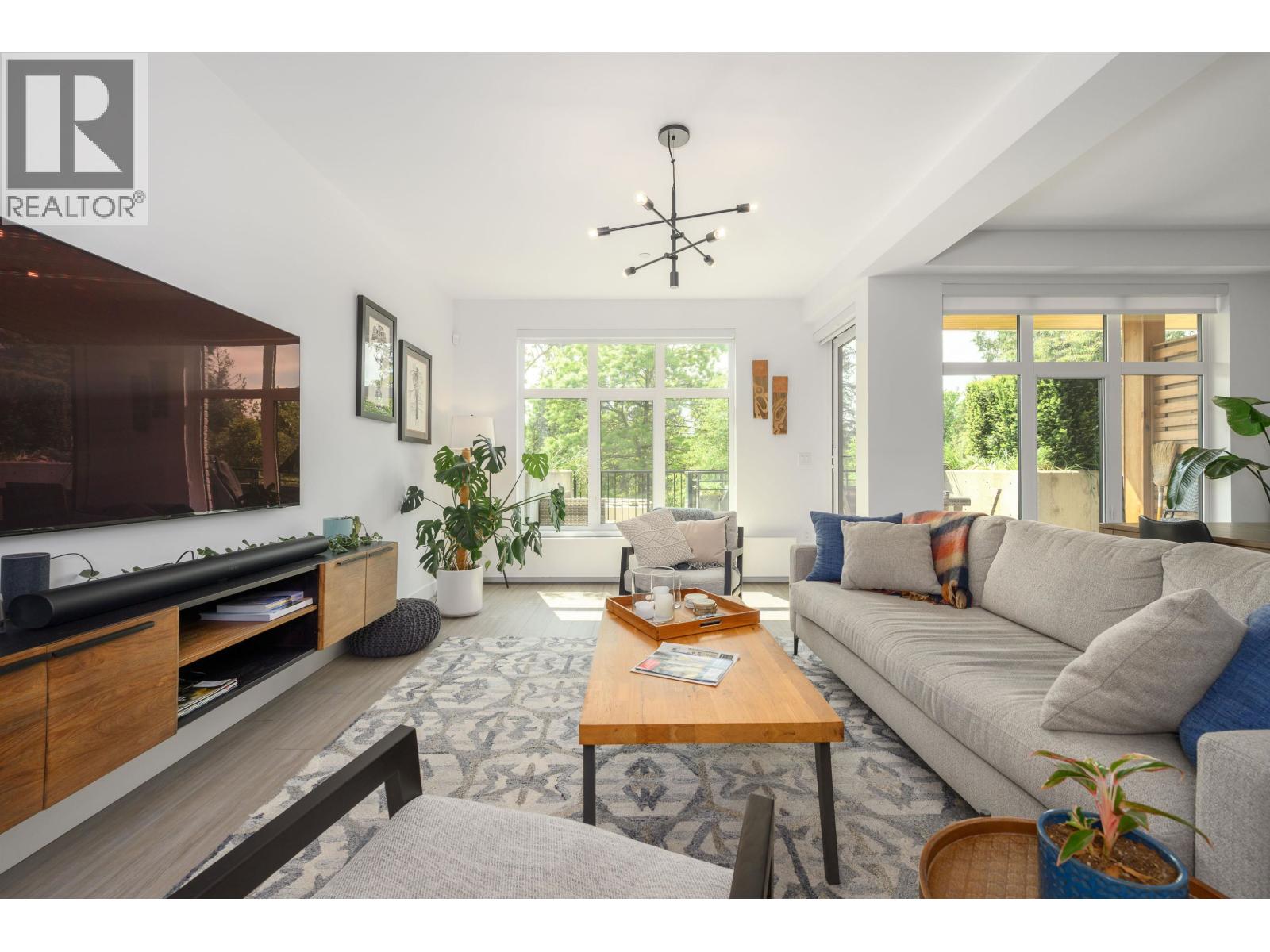 108 733 E 3rd Street, North Vancouver, British Columbia V7L 1G8 - Photo 3 - R3126249