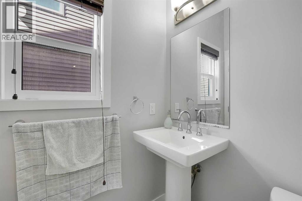 216 Carringvue Manor NW, Calgary, Alberta T3P 0W3 - Photo 9 - A2311000
