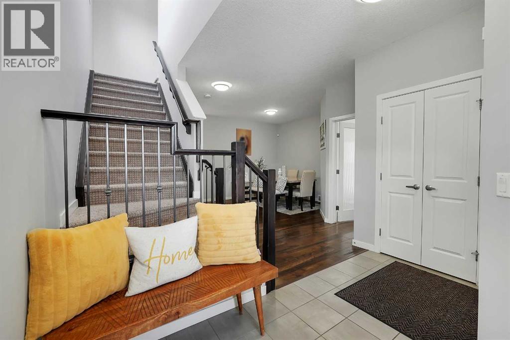 216 Carringvue Manor NW, Calgary, Alberta T3P 0W3 - Photo 4 - A2311000