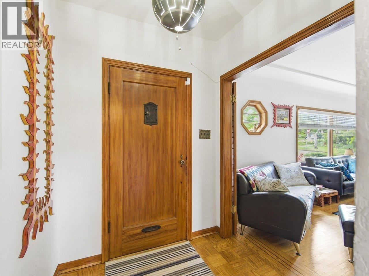2506 W 15th Avenue, Vancouver, British Columbia  V6K 2Z4 - Photo 3 - R3126231