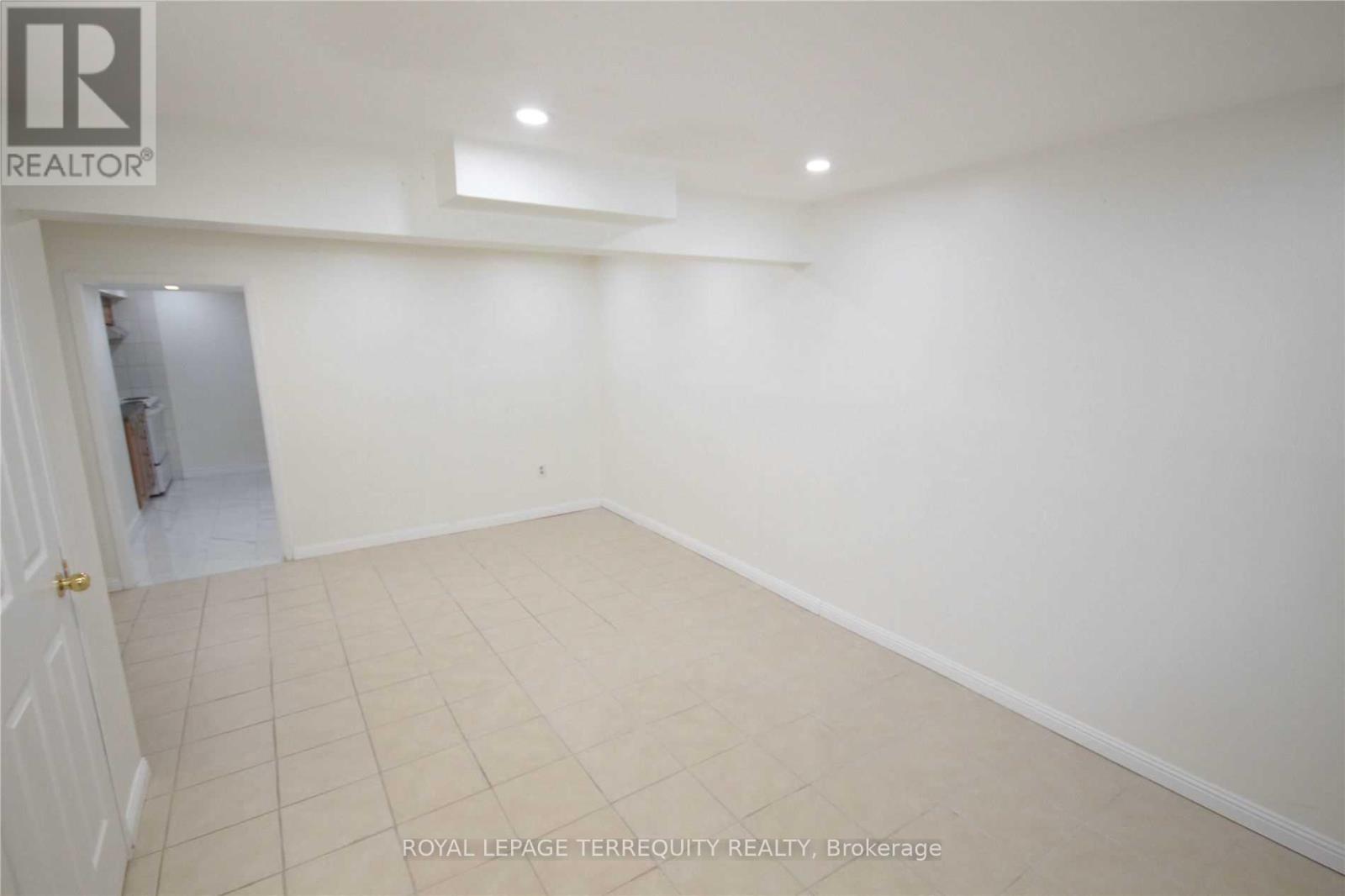 Bsmnt - 111 Caronia Square, Toronto, Ontario  M1B 2Z9 - Photo 2 - E13155856