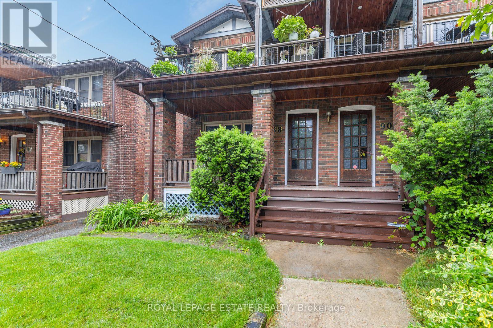 Main - 88 Glen Manor Drive, Toronto, Ontario  M4E 2X2 - Photo 5 - E13156022