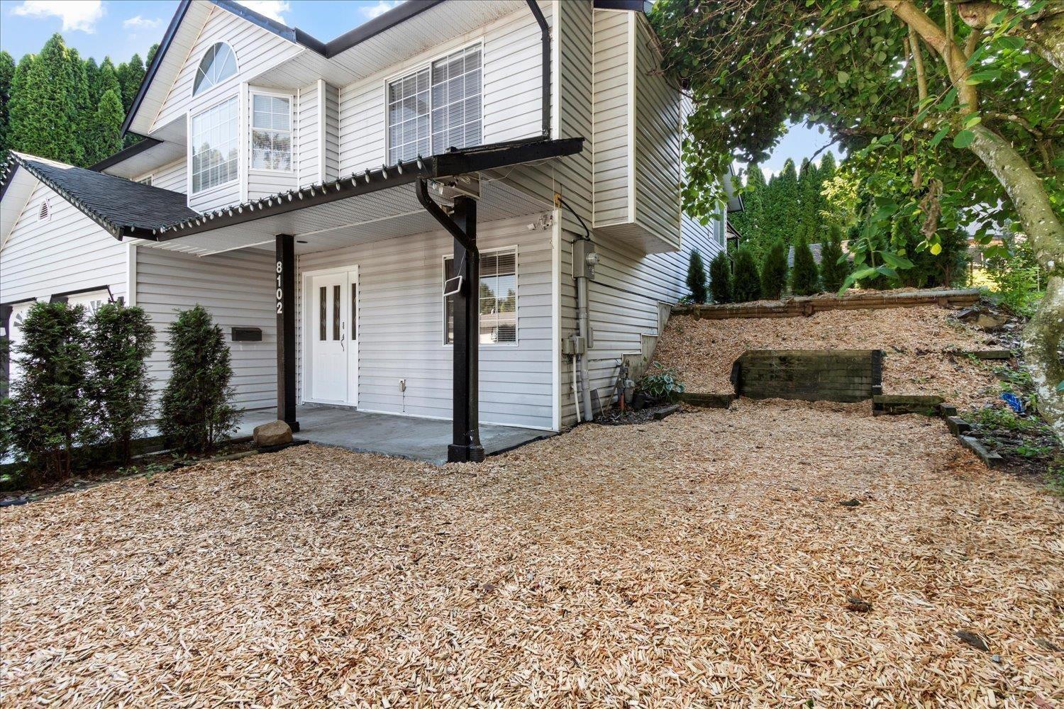 8102 Knight Avenue, Mission, British Columbia  V2V 6A8 - Photo 3 - R3125912