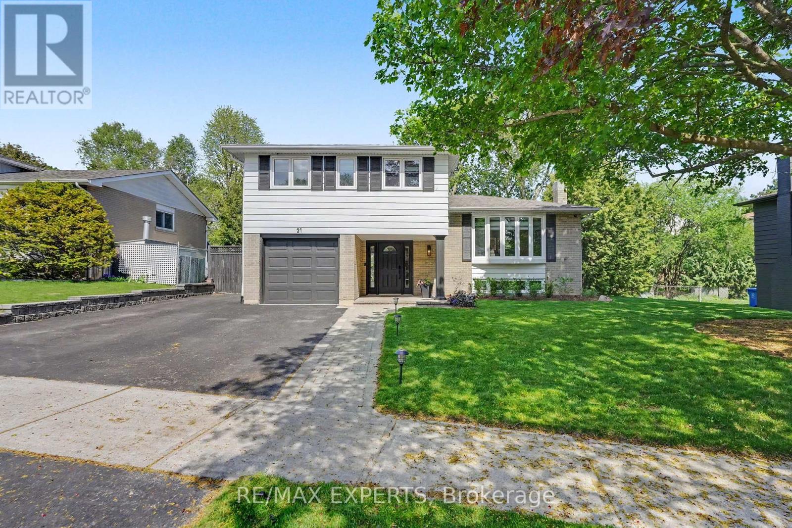 21 BIGWIN DRIVE, Aurora, Ontario