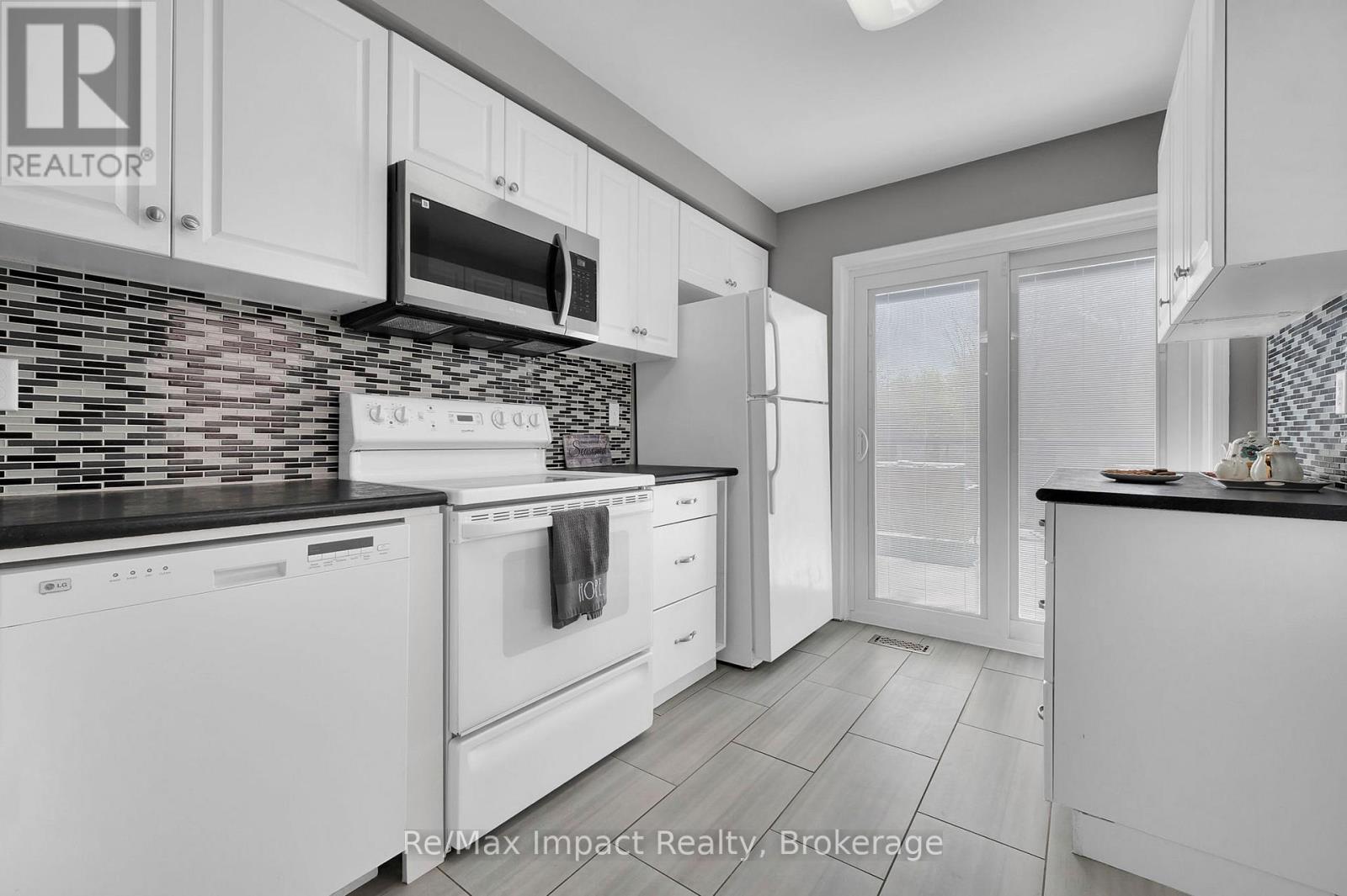 1872 Woodgate Court, Oshawa, Ontario  L1G 7Z2 - Photo 12 - E13154008