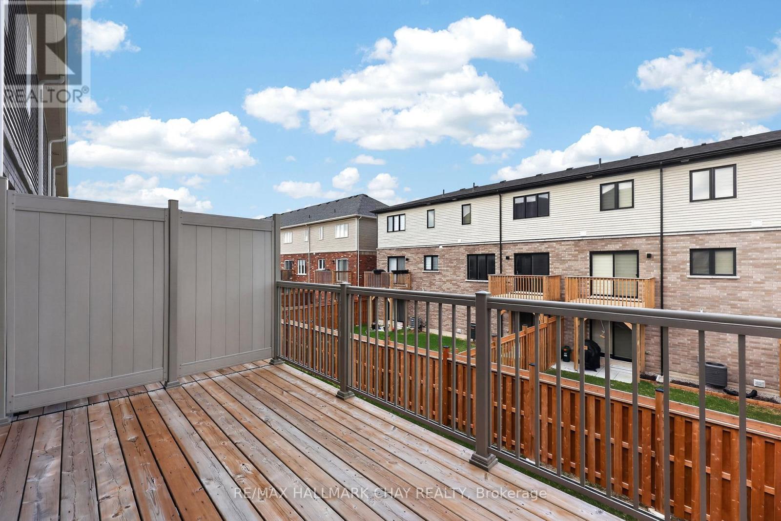 21 Pumpkin Corner Crescent, Barrie, Ontario  L9J 0T5 - Photo 7 - S13155980