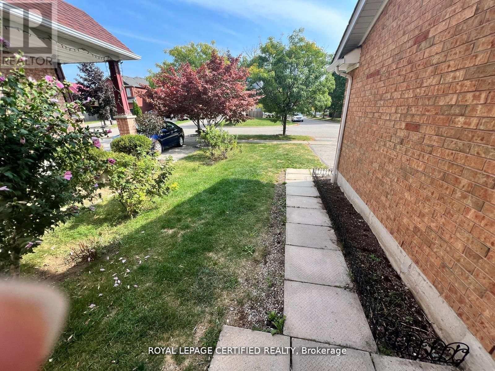 426 Orange Walk Crescent, Mississauga, Ontario  L5R 0A8 - Photo 3 - W13155862