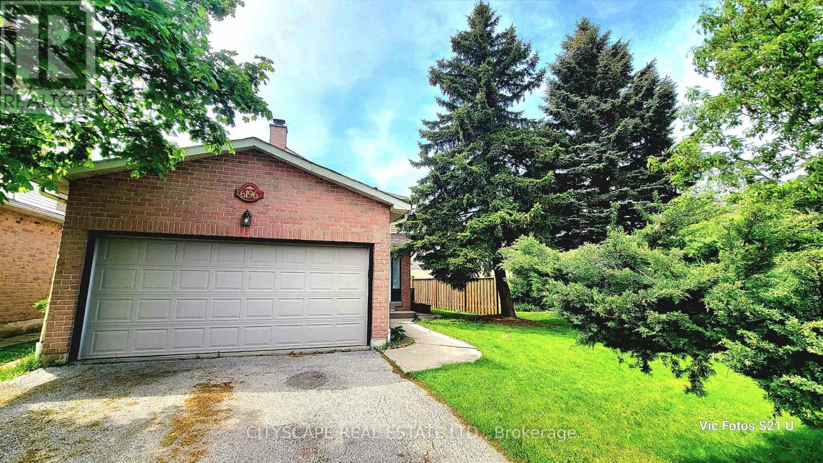 6196 Millers Grove, Mississauga, Ontario  L5N 3C8 - Photo 1 - W13156000