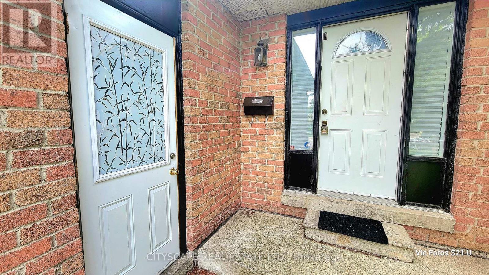 6196 Millers Grove, Mississauga, Ontario  L5N 3C8 - Photo 3 - W13156000