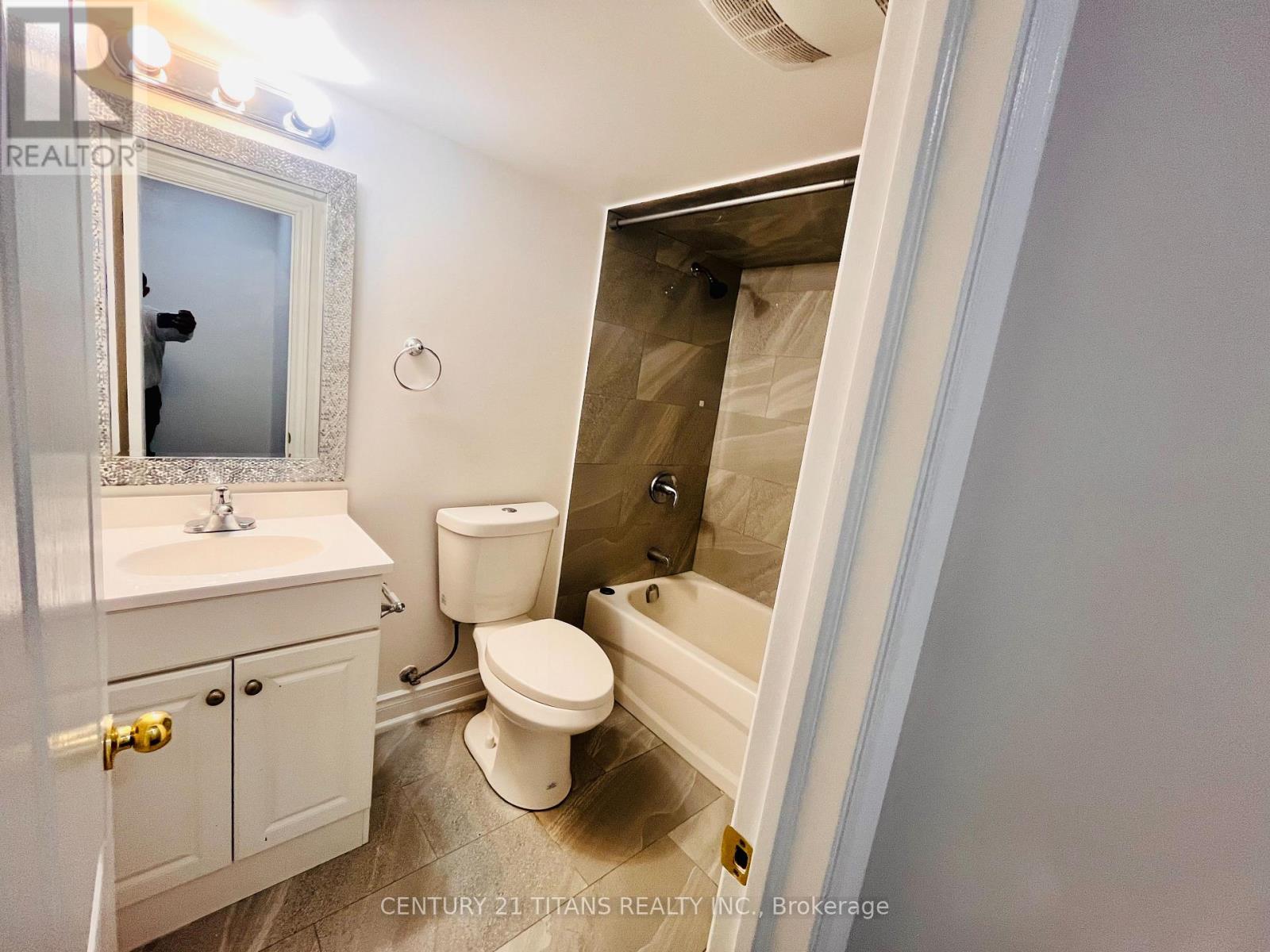 5151 Nestling Grove, Mississauga, Ontario  L5M 0L3 - Photo 7 - W13156032