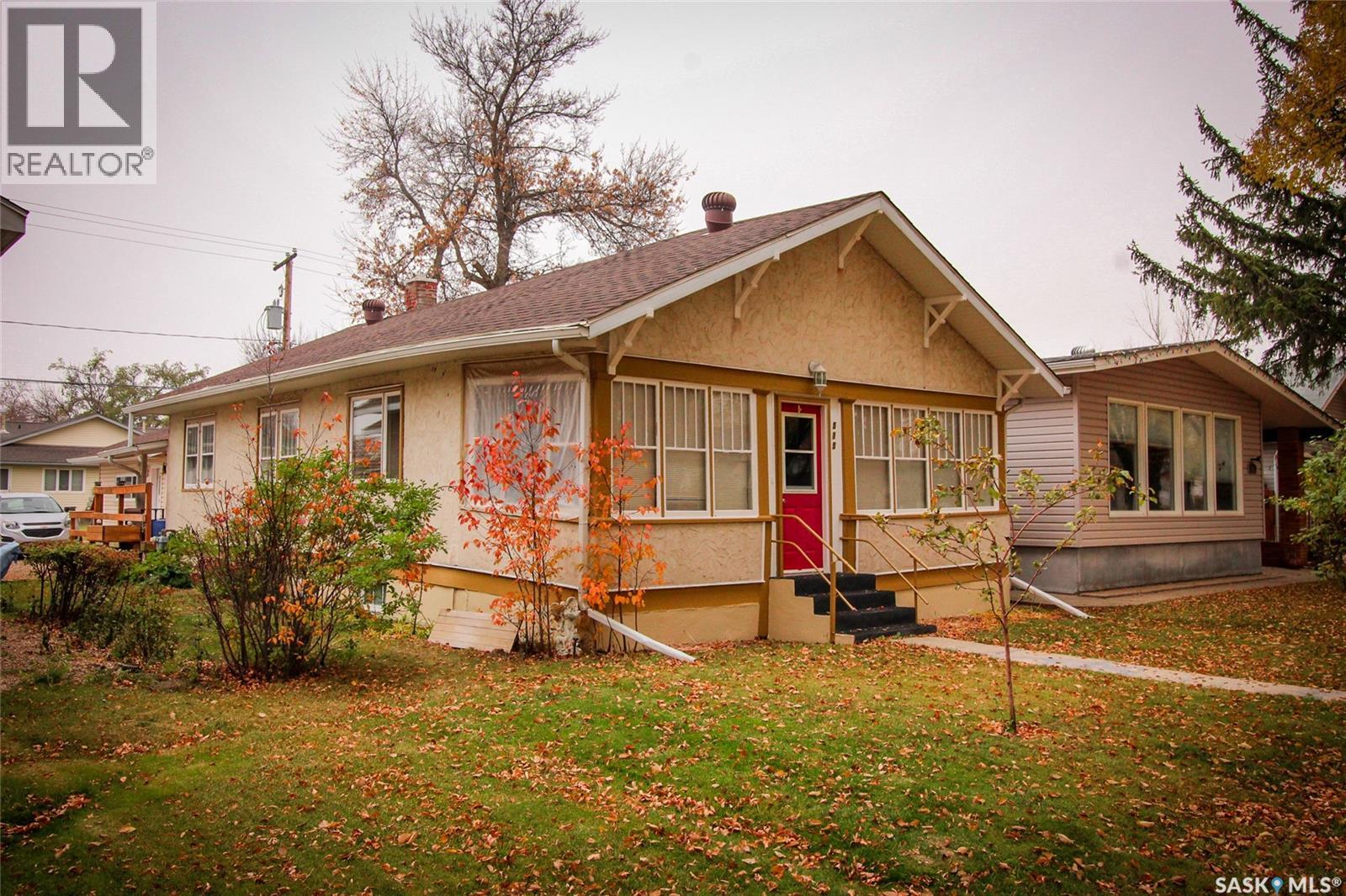515 1st Street E, Shaunavon, Saskatchewan  S0N 2M0 - Photo 1 - SK036707
