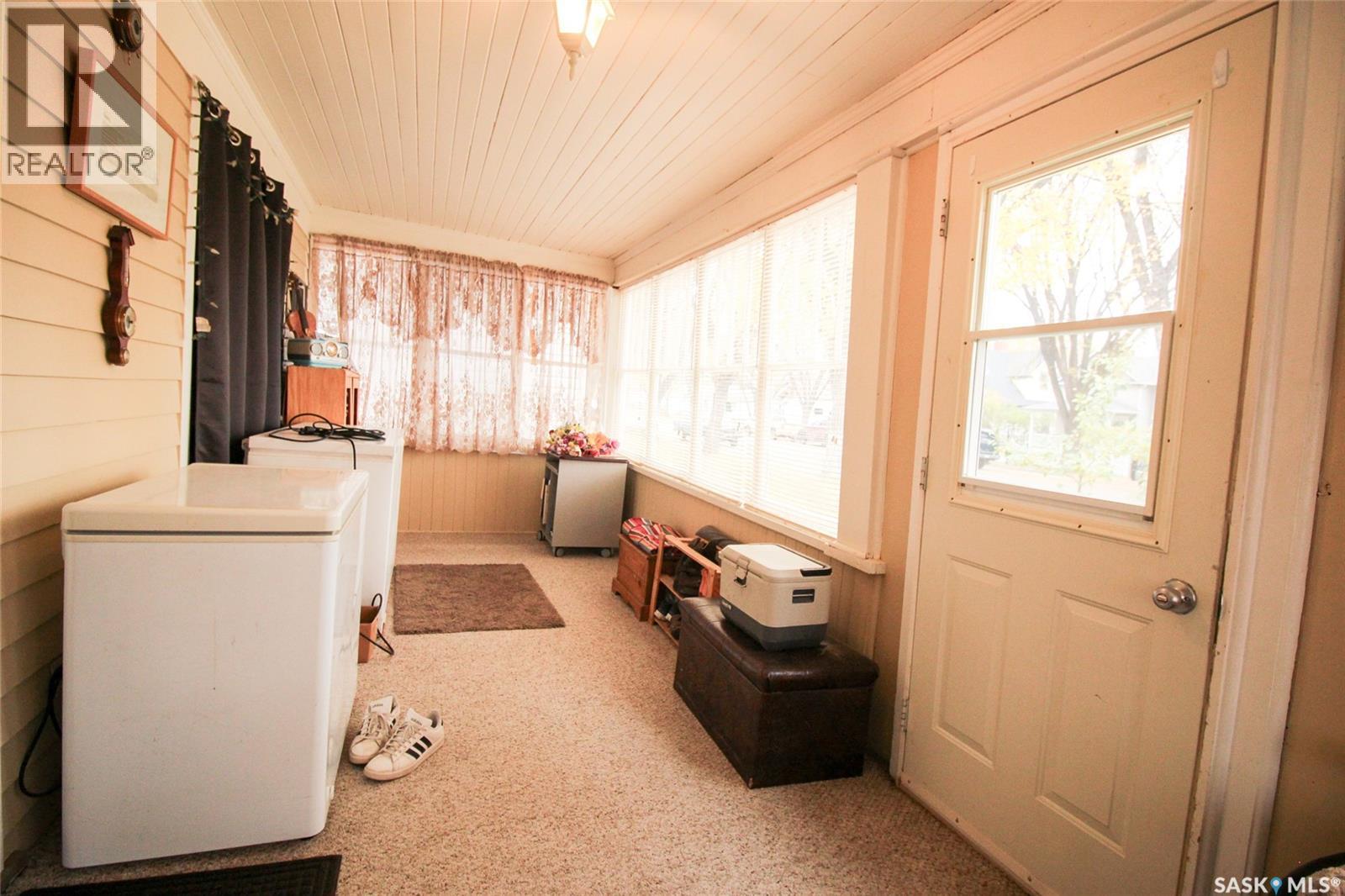 515 1st Street E, Shaunavon, Saskatchewan  S0N 2M0 - Photo 2 - SK036707