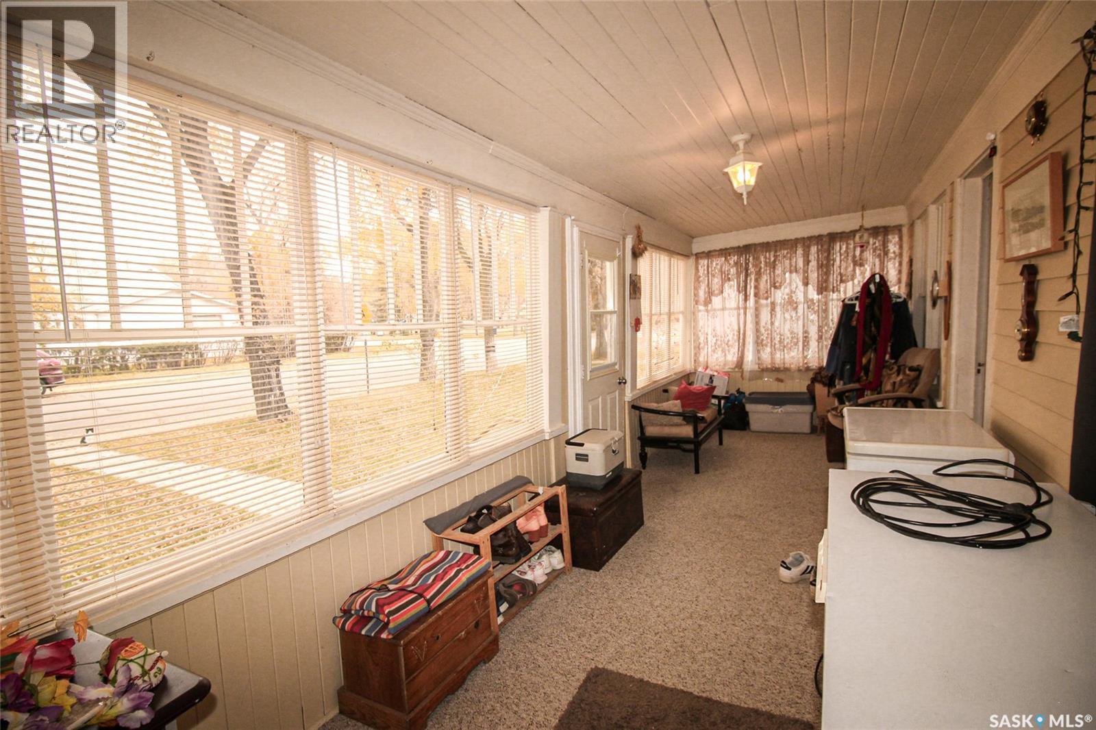 515 1st Street E, Shaunavon, Saskatchewan  S0N 2M0 - Photo 3 - SK036707