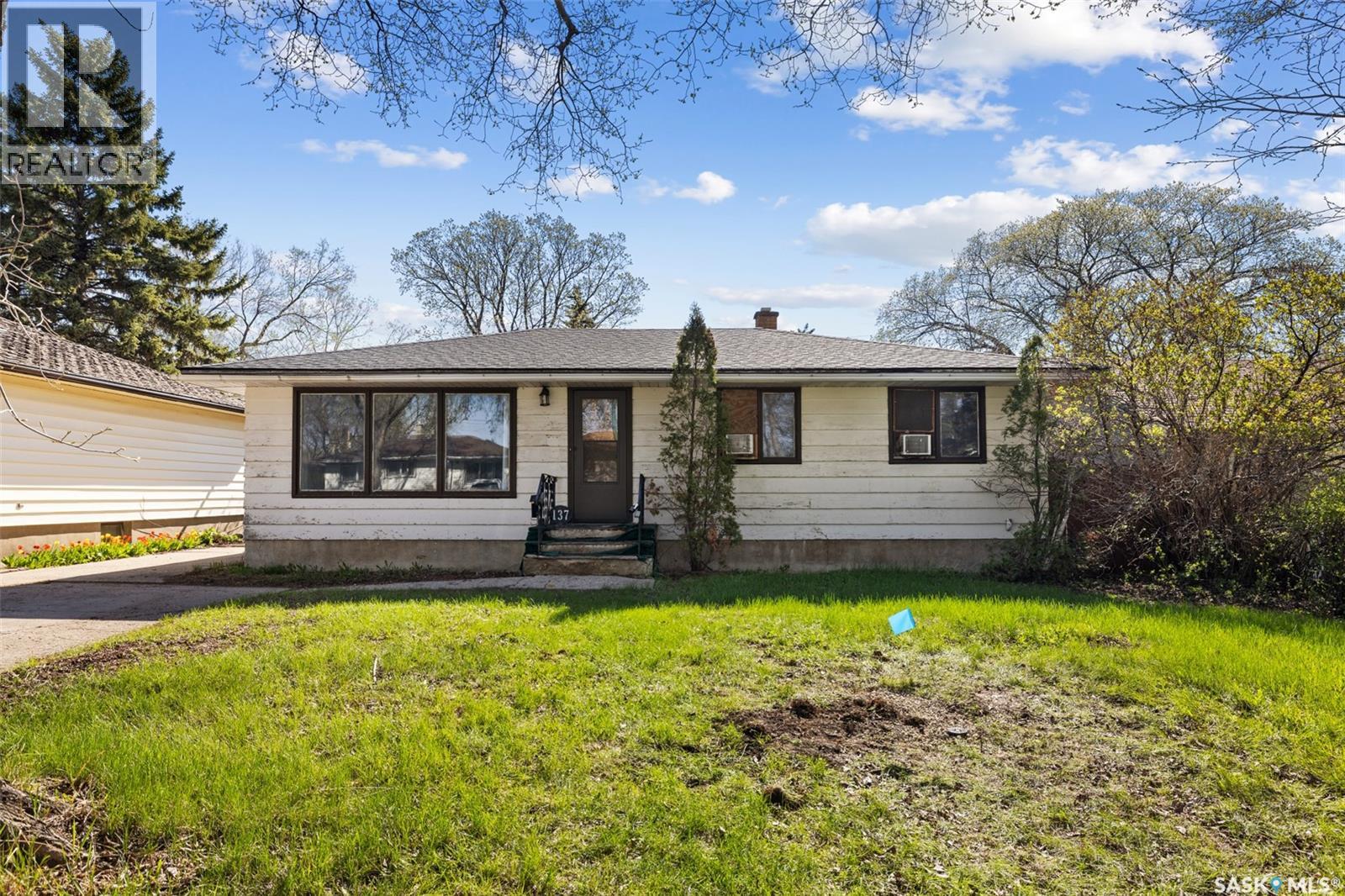 137 Garnet Street, Regina, Saskatchewan S4R 3R9 - Photo 1 - SK036672