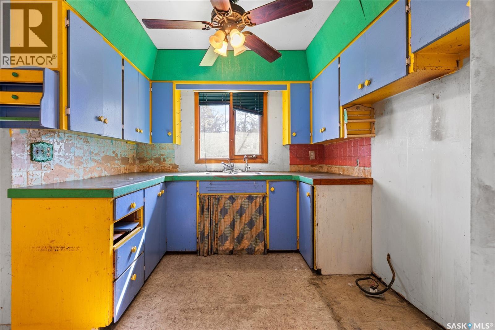 137 Garnet Street, Regina, Saskatchewan S4R 3R9 - Photo 3 - SK036672