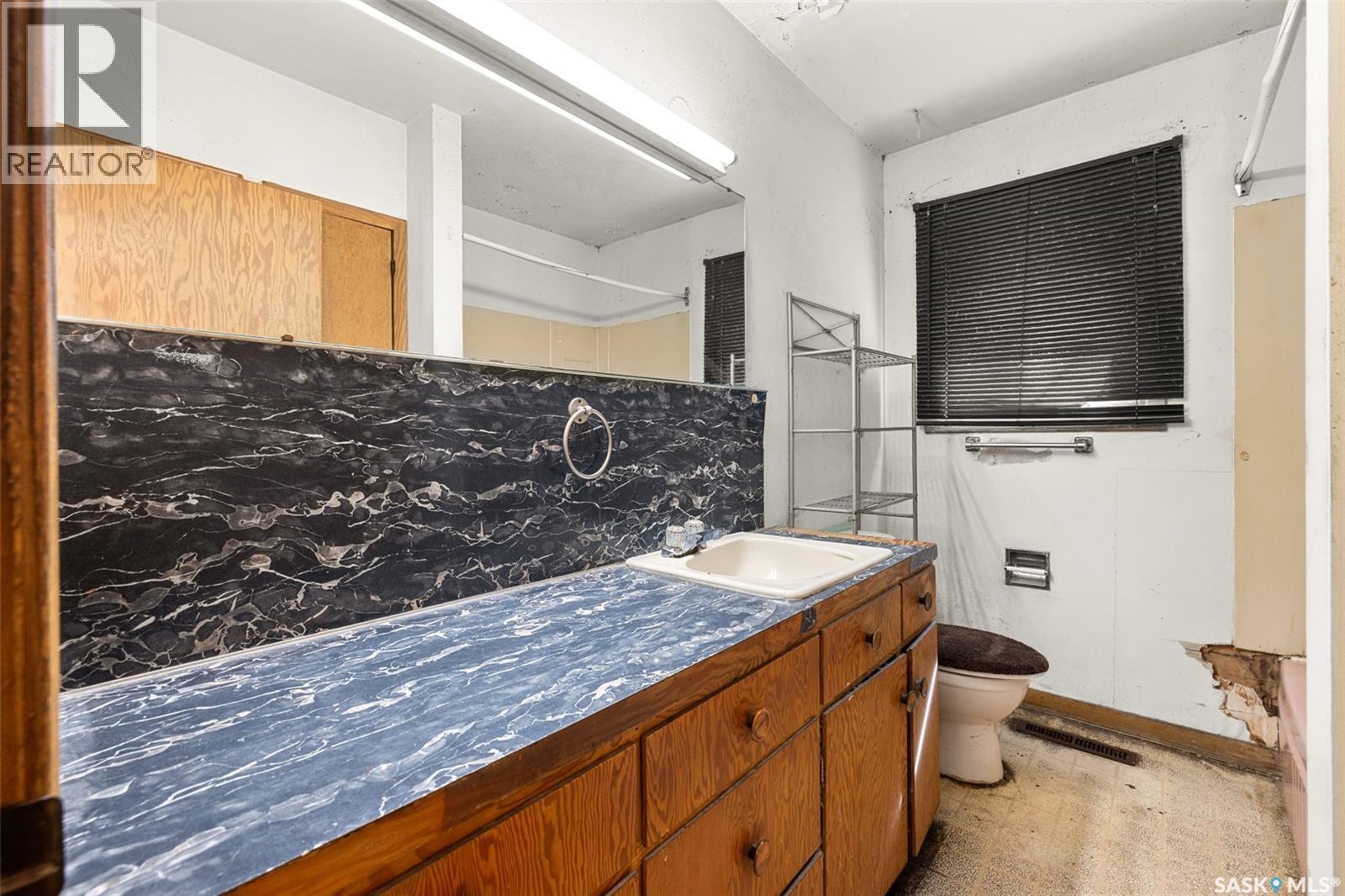 137 Garnet Street, Regina, Saskatchewan S4R 3R9 - Photo 4 - SK036672