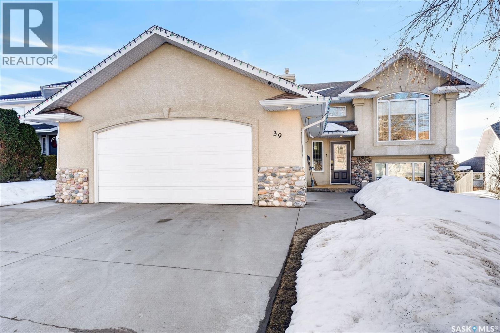 39 Mcknight DRIVE, Prince Albert, Saskatchewan