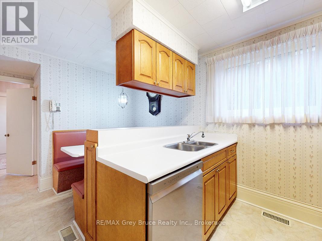 714 4th Avenue E, Owen Sound, Ontario  N4K 2N6 - Photo 18 - X12831822