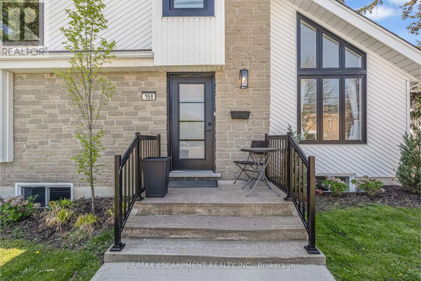 168 Carlton Street, St. Catharines, Ontario  L2R 1S2 - Photo 3 - X13155838