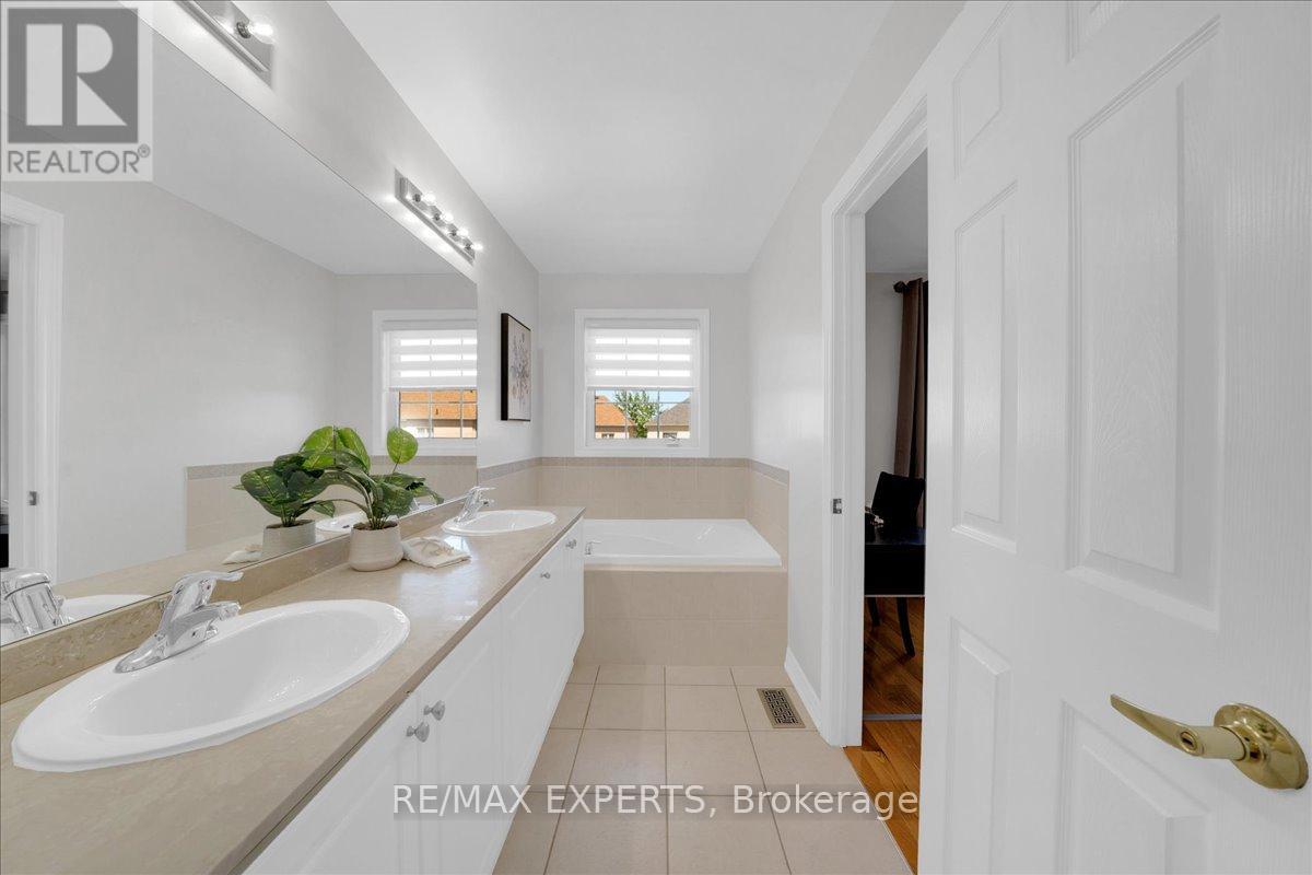 10534 Victoria Square Boulevard, Markham, Ontario  L6C 0A3 - Photo 29 - N13154972