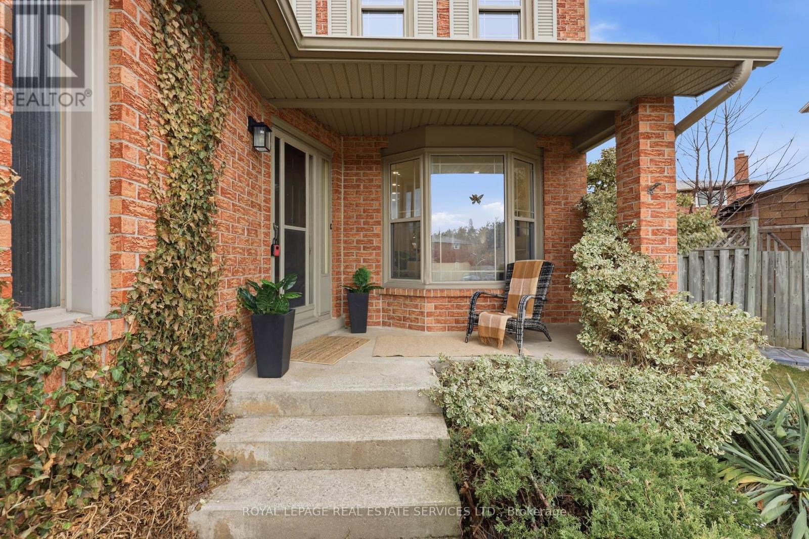 1332 Quinpool Court, Mississauga, Ontario  L5C 4J3 - Photo 11 - W13155668