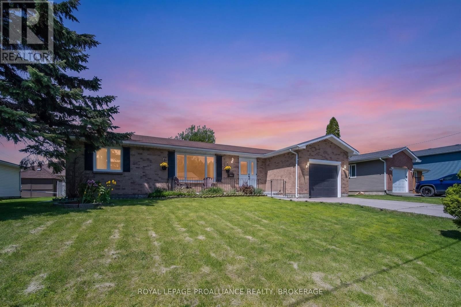 227 CROSS STREET, Deseronto, Ontario