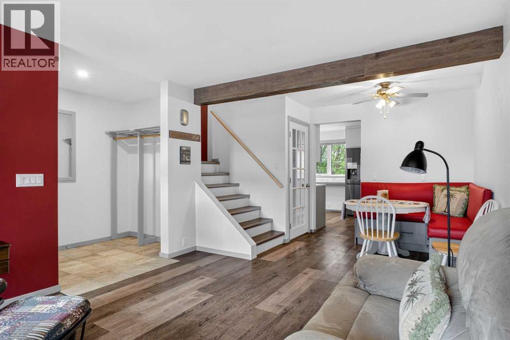 23 Bermuda Place NW, Calgary, Alberta  T3K 1H4 - Photo 5 - A2311102