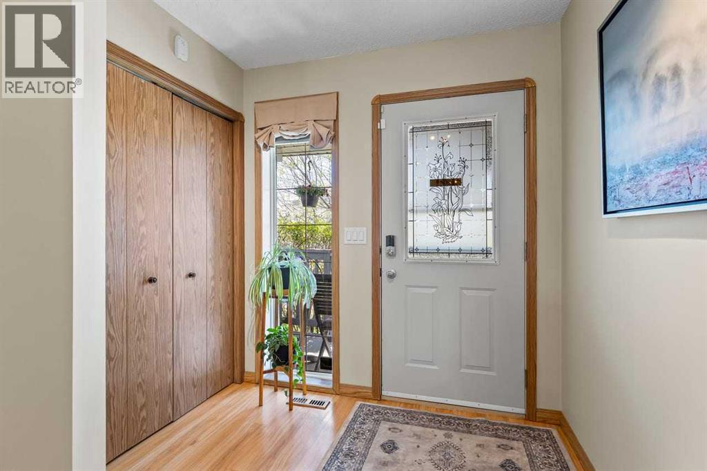 158 Saratoga Close NE, Calgary, Alberta  T1Y 7A1 - Photo 2 - A2312096