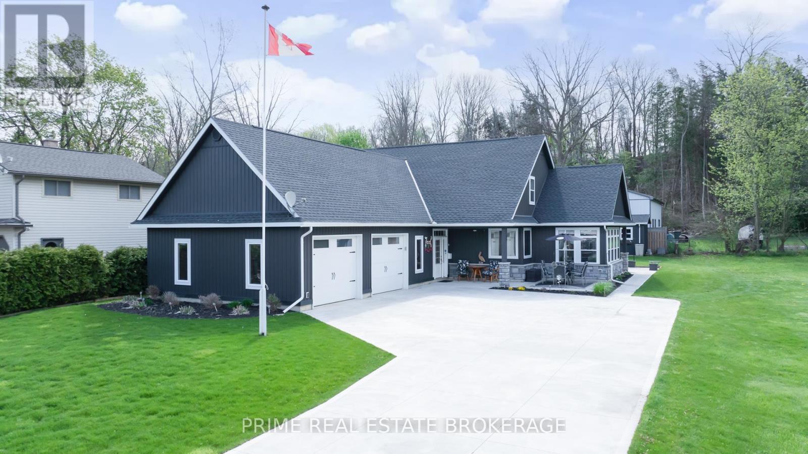 5329 Broadview Avenue, Lambton Shores, Ontario  N0N 1J7 - Photo 2 - X13156344