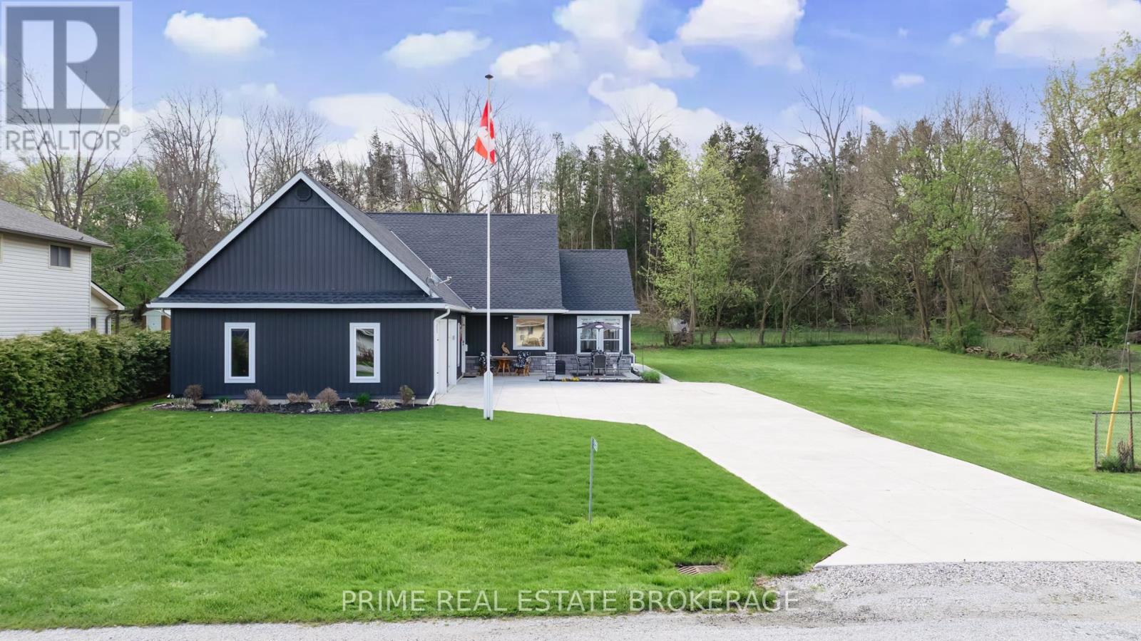 5329 Broadview Avenue, Lambton Shores, Ontario  N0N 1J7 - Photo 9 - X13156344