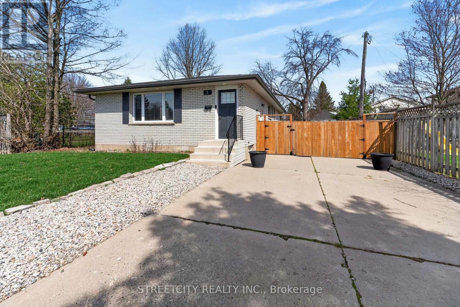 3 Brinkman Court, St. Thomas, Ontario  N5P 2G6 - Photo 1 - X13156390