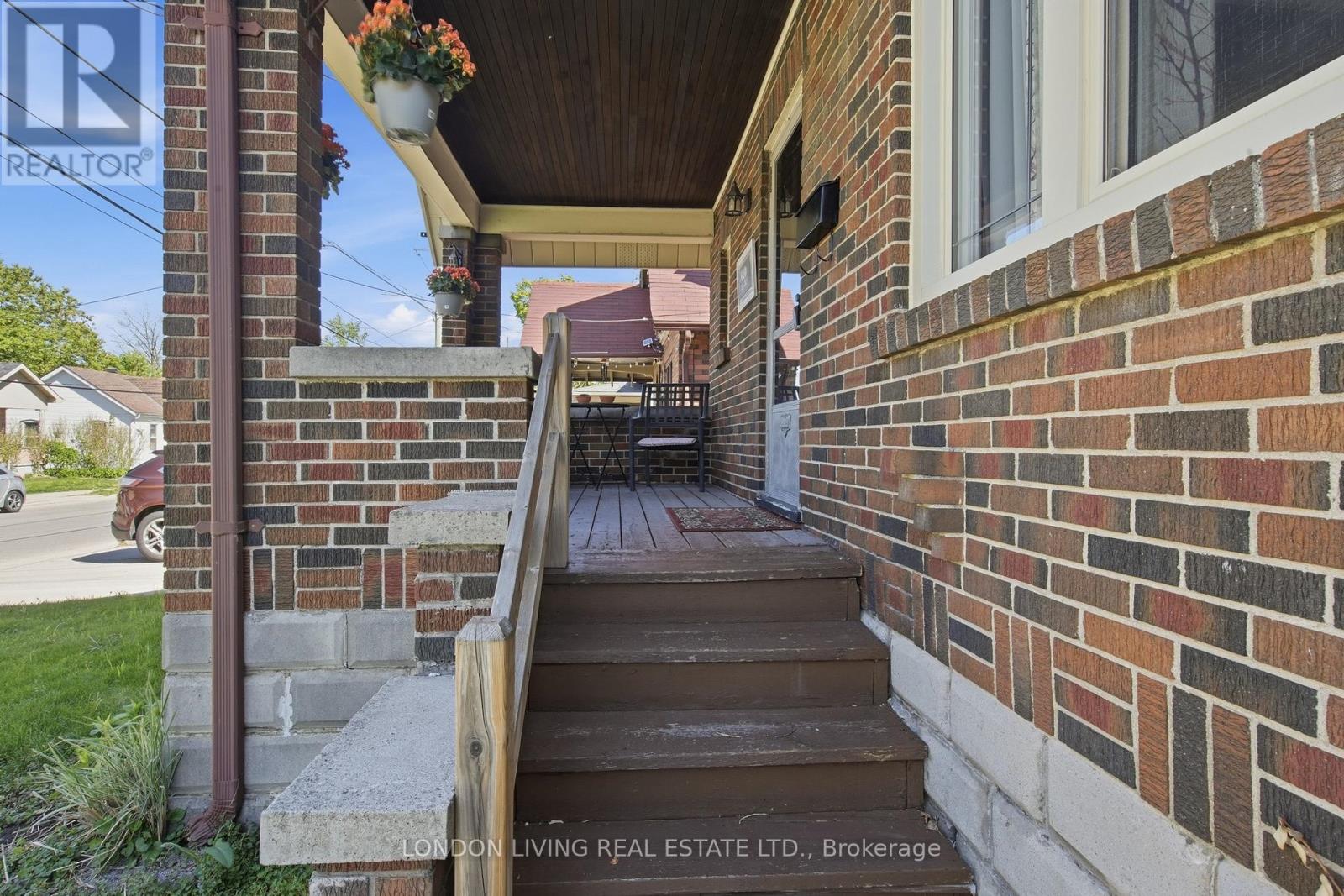240 High Street, London South, Ontario  N6C 4L2 - Photo 4 - X13156404