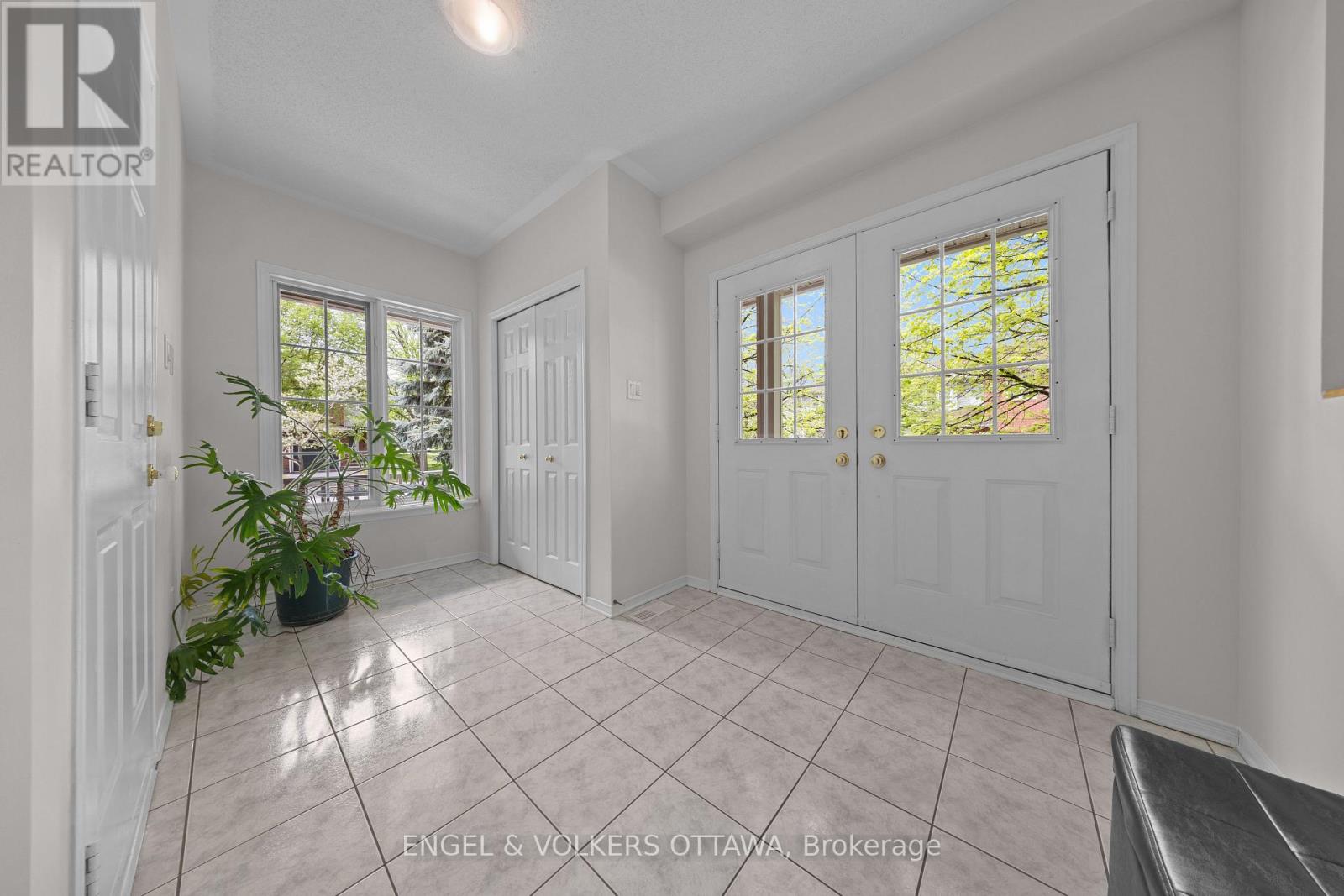 23 Cambray Lane, Ottawa, Ontario K2K 3C3 - Photo 3 - X13156050