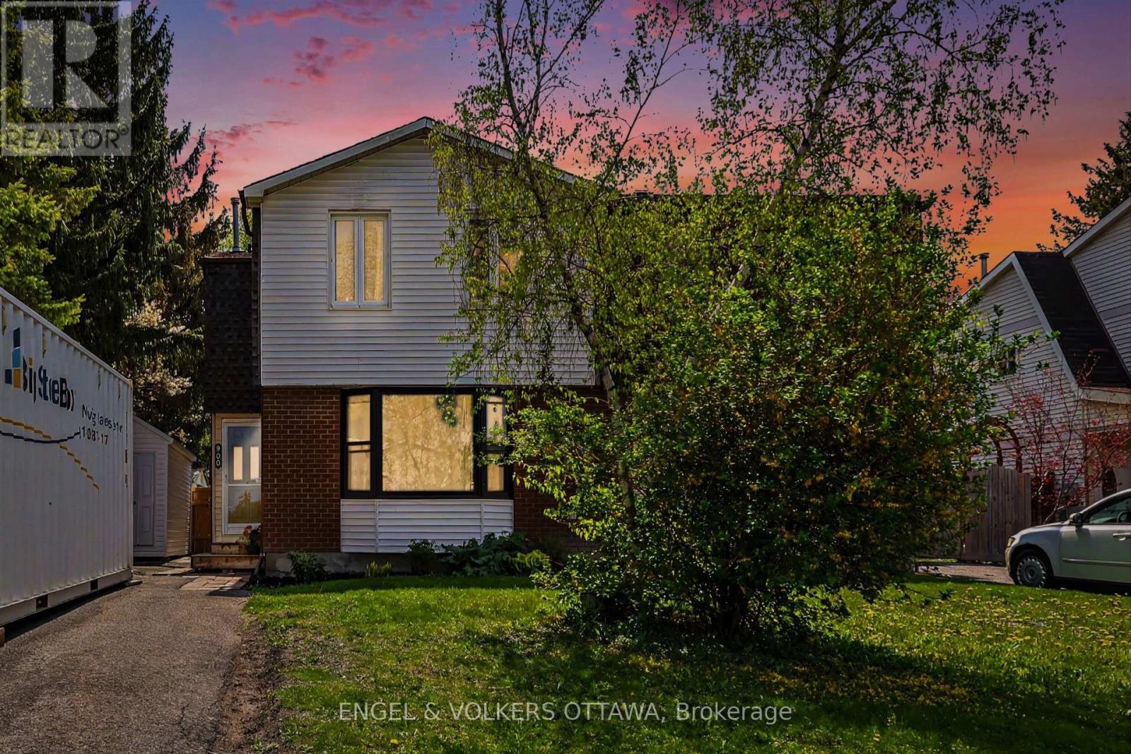 900 Borland Drive, Ottawa, Ontario K1E 1X5 - Photo 1 - X13156098